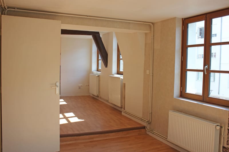 Appartement triplex F6 à louer en plein centre-ville d'Elbeuf - Image 2