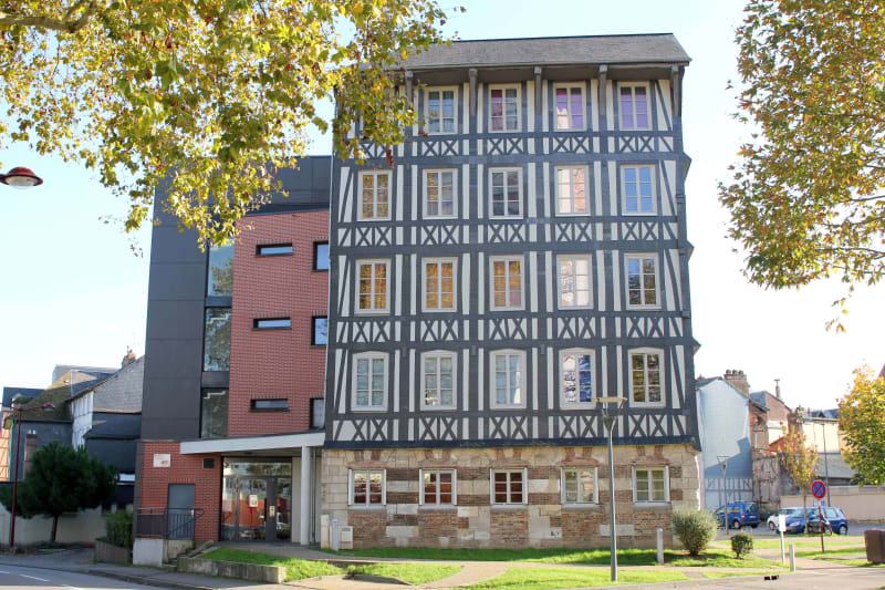 Grand appartement duplex F3 à louer en plein centre-ville d'Elbeuf - Image 1
