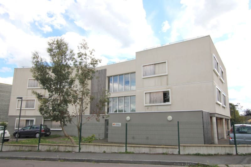 Appartement 3 pièces en location à Elbeuf dans une résidence récente - Image 1