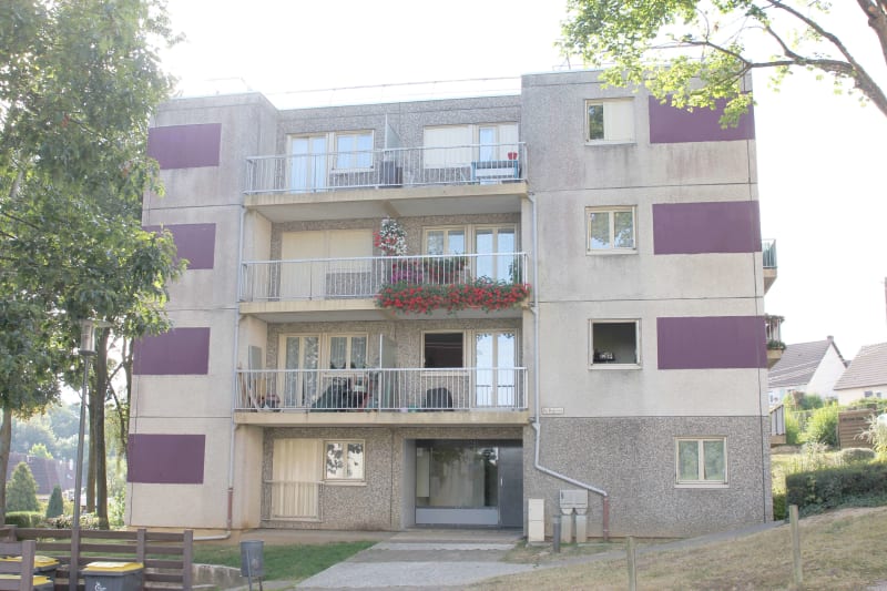 Appartement T4 en location à Auffay, à proximité du centre-ville - Image 1