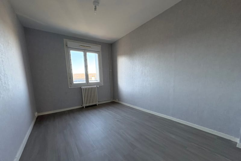 En location : appartement T4 à Déville-lès-Rouen - Image 4