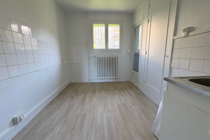 À Déville-lès-Rouen : appartement T4 à louer - Image 3