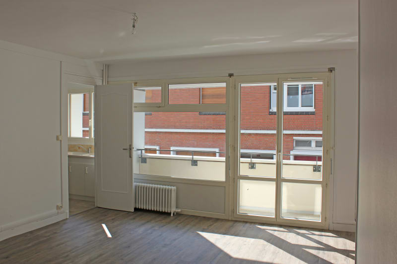 Grand appartement F4 en location en centre-ville d'Elbeuf - Image 2