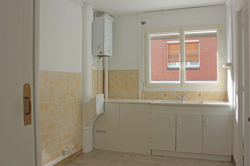 Grand appartement F4 en location en centre-ville d'Elbeuf - Image 3