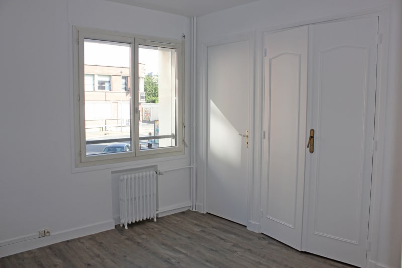 Grand appartement F4 en location en centre-ville d'Elbeuf - Image 4