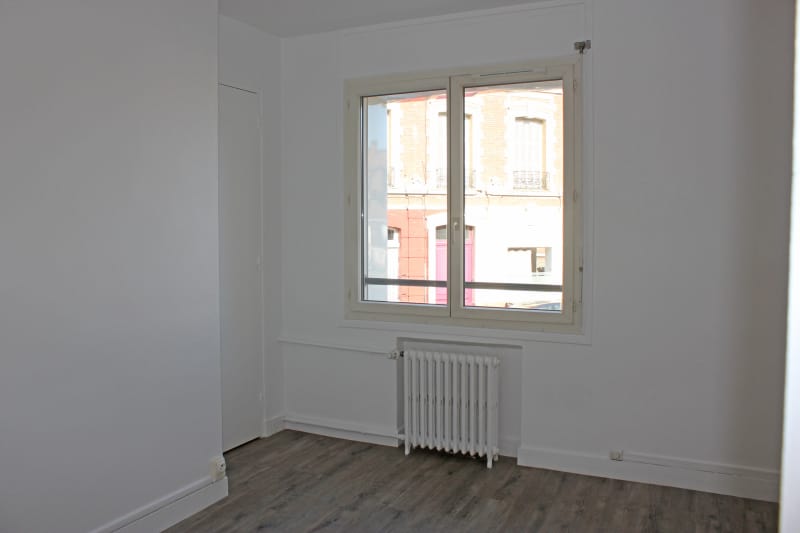 Grand appartement F4 en location en centre-ville d'Elbeuf - Image 5