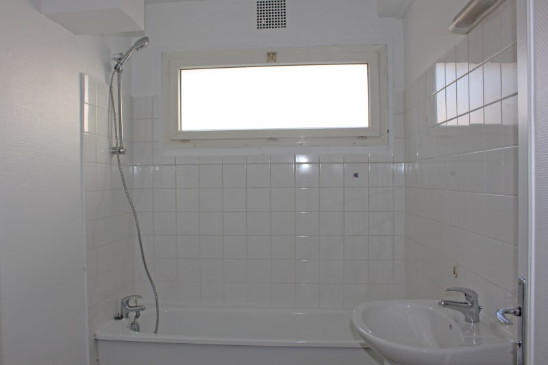 Grand appartement F4 en location en centre-ville d'Elbeuf - Image 6