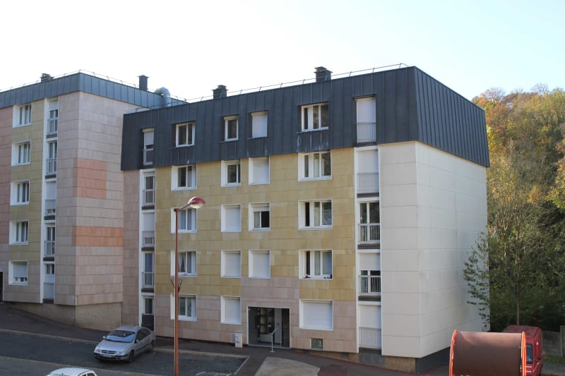 Appartement T2 en location à Elbeuf dans un cadre verdoyant - Image 1