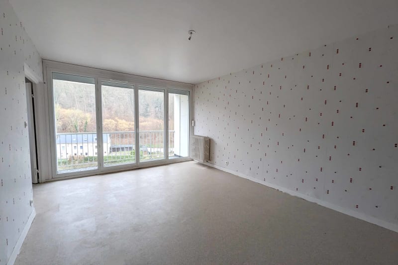 À Elbeuf, appartement de 5 pièces en location - Image 2