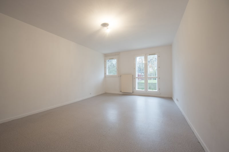 Appartement à louer F4 à Elbeuf proche de la Seine - Image 1