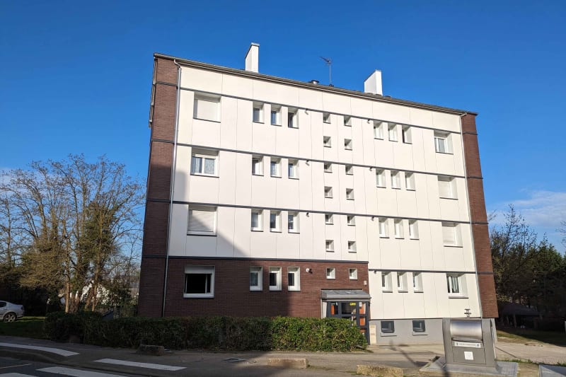 À Grand-Couronne, grand appartement F3 en location - Image 1