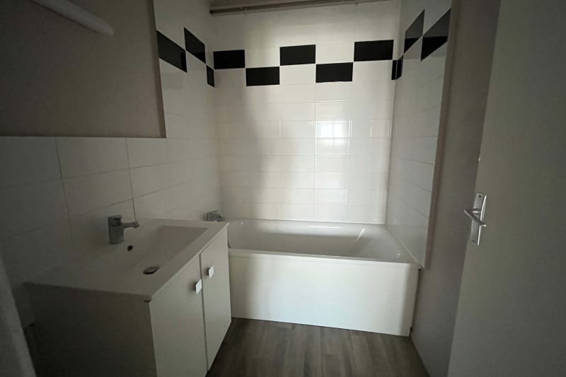 À Grand-Couronne, location 3 pièces appartement - Image 6