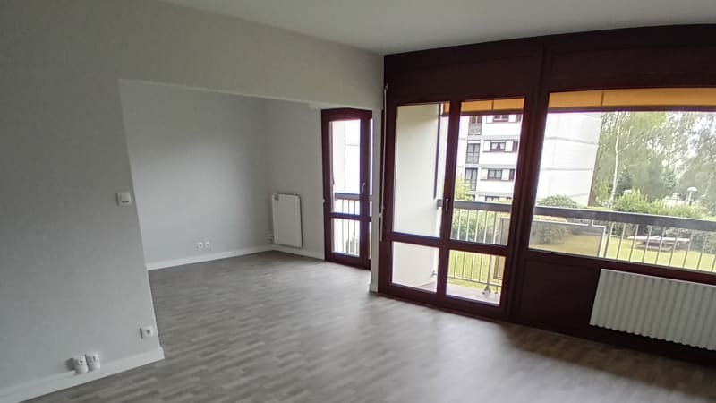 Grand appartement T4 à louer à Mont-Saint-Aignan - Image 2