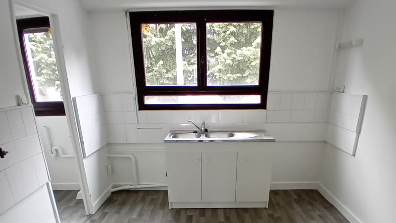 Grand appartement T4 à louer à Mont-Saint-Aignan - Image 3