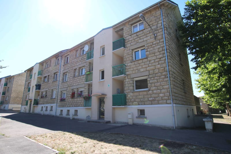 Appartement T4 à louer à Petit-Couronne entouré d'espaces verts - Image 1