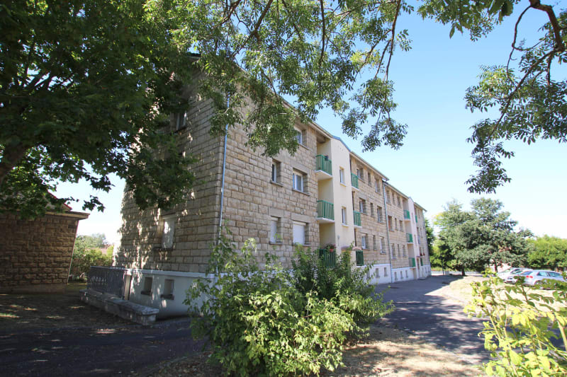 Appartement T4 à louer à Petit-Couronne entouré d'espaces verts - Image 2