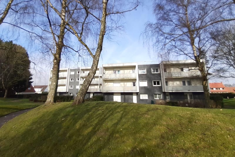 Location d'un appartement T4 à Saint-Arnoult - Image 1