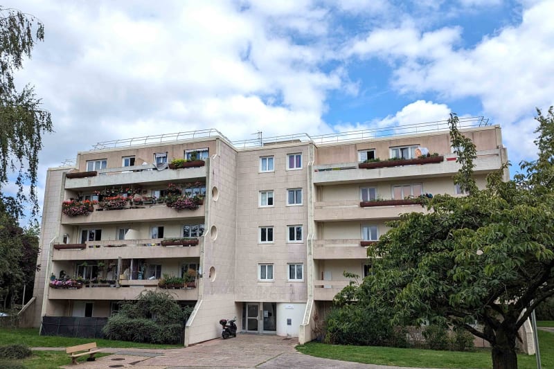 En location : grand appartement type 3 à Saint-Aubin-lès-Elbeuf - Image 1