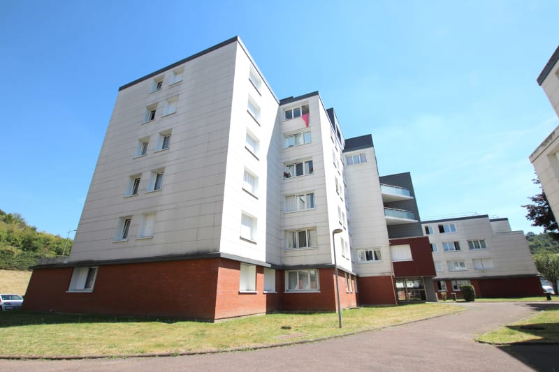 Appartement T4 à louer à Saint-Léger-du-Bourg-Denis - Image 1