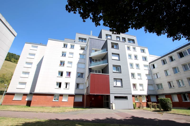 Appartement T4 à louer à Saint-Léger-du-Bourg-Denis - Image 2