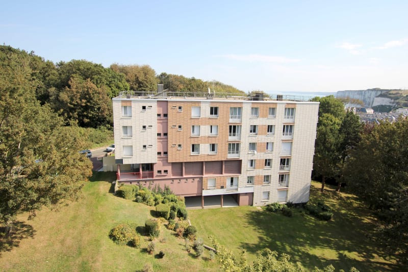 Appartement T3 à louer à Saint-Valéry-en-Caux, vue sur les côtes - Image 1